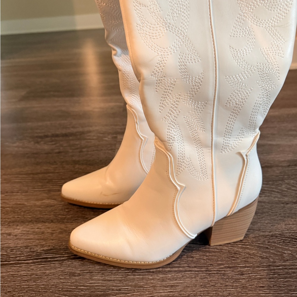 Women's White Western Boots - Picture 5 of 8